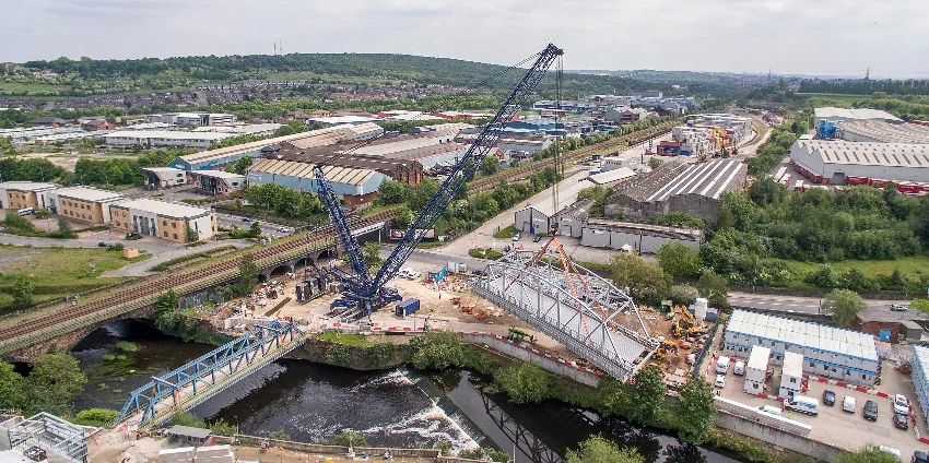 REIDsteel_20-_208319_20Interserve_20Bridge_20being_20lifted_20into_20place_20-_20DJI_0005-1